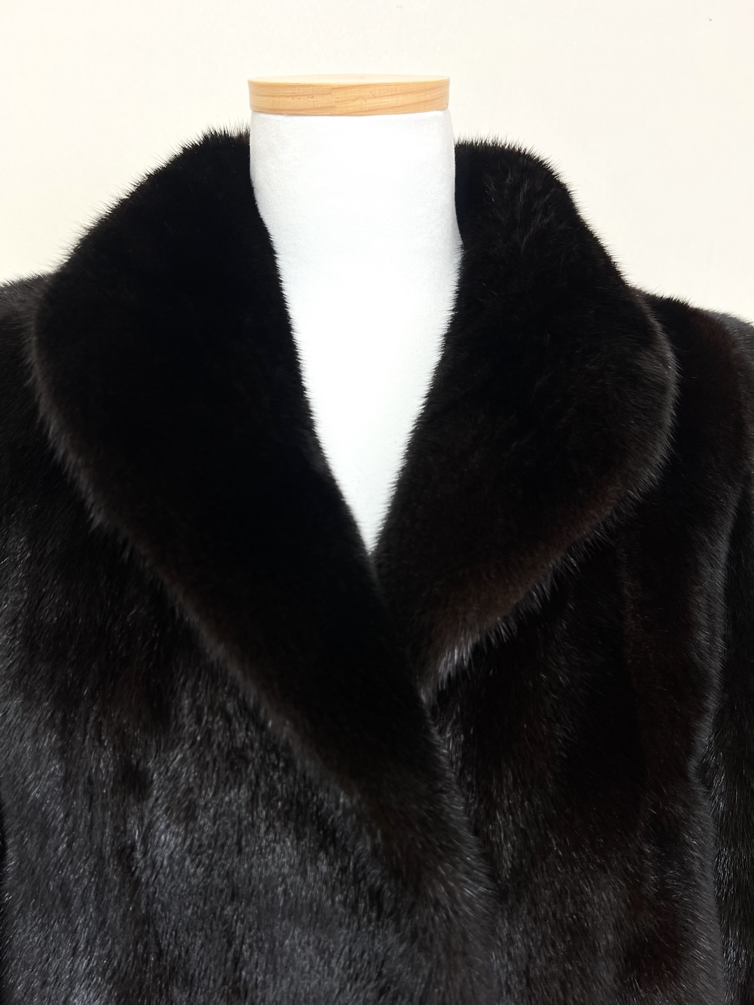 미사용전시품 블랙그라마 다크브라운 풀스킨 하프 밍크코트 라지사이즈 중간길이 - 이미지 2