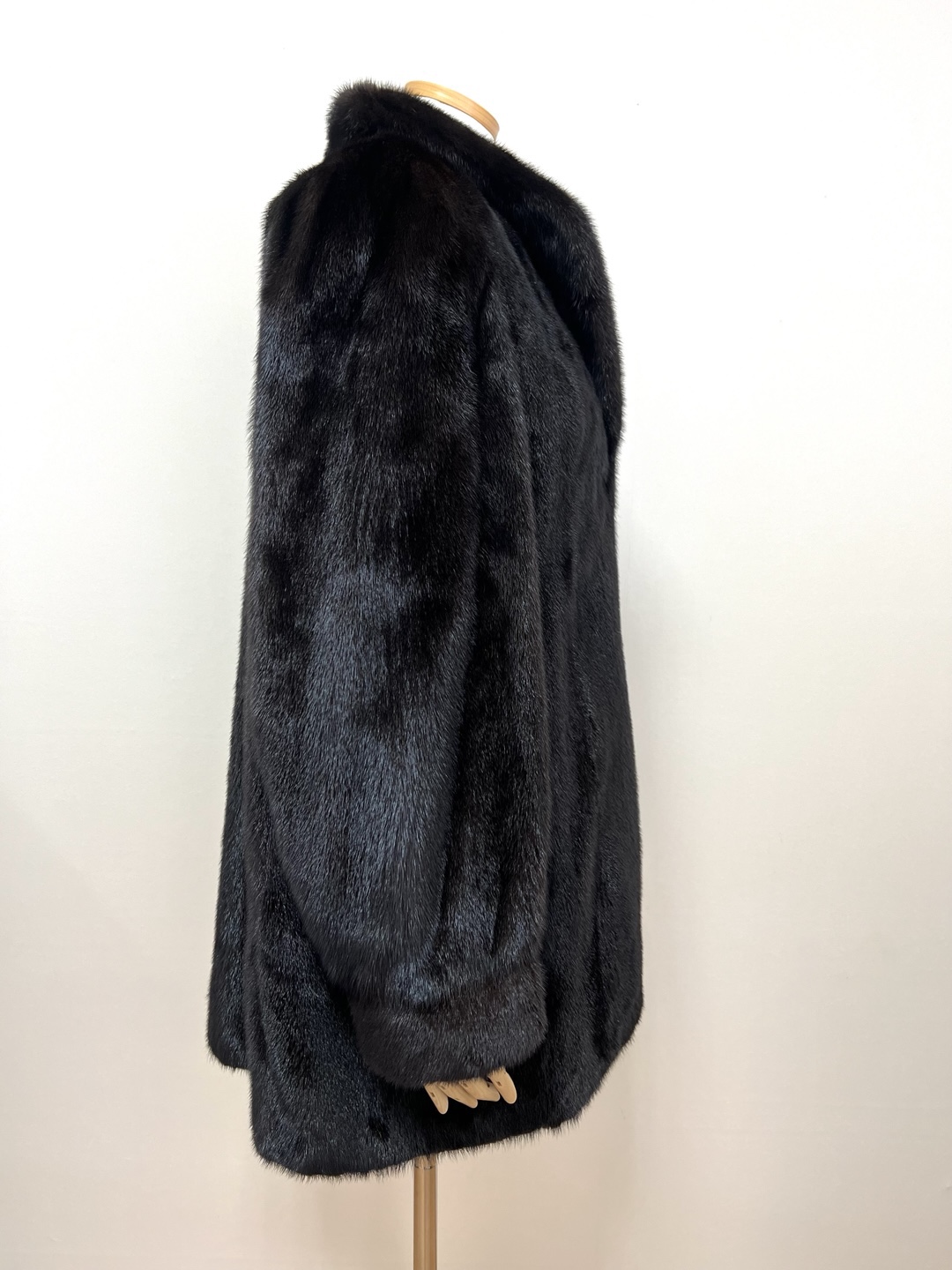 미사용전시품 블랙그라마 다크브라운 풀스킨 하프 밍크코트 라지사이즈 중간길이 - 이미지 4