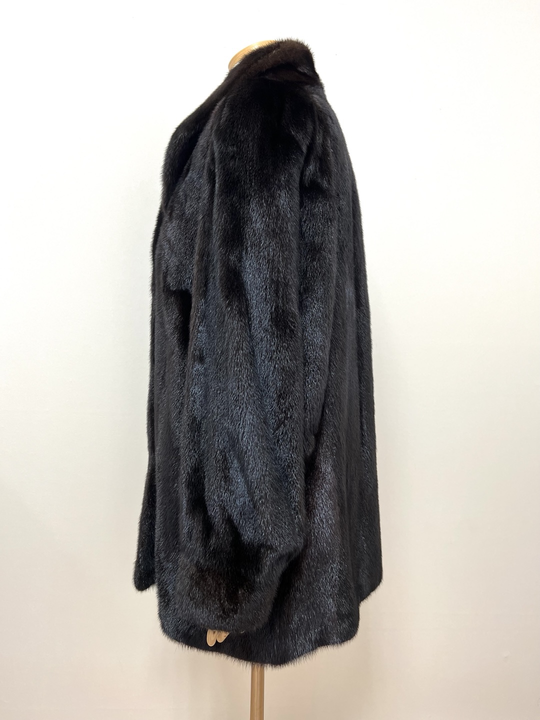 미사용전시품 블랙그라마 다크브라운 풀스킨 하프 밍크코트 라지사이즈 중간길이 - 이미지 6