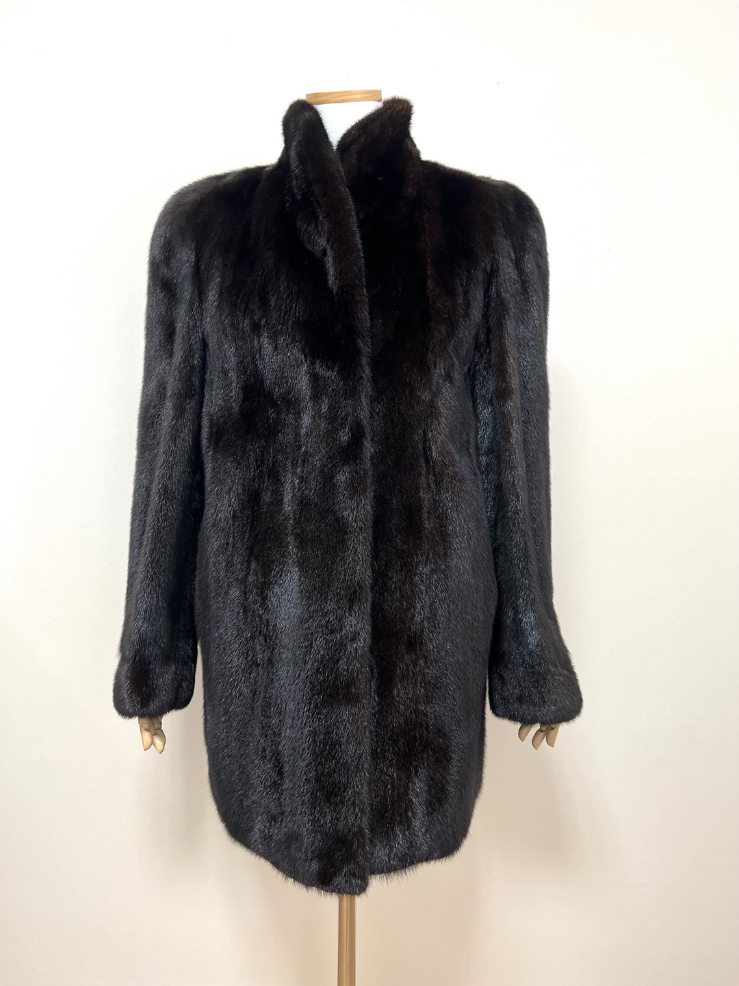 미사용전시품 블랙그라마 다크브라운 풀스킨 하프 밍크코트 라지사이즈 중간길이 - 이미지 7