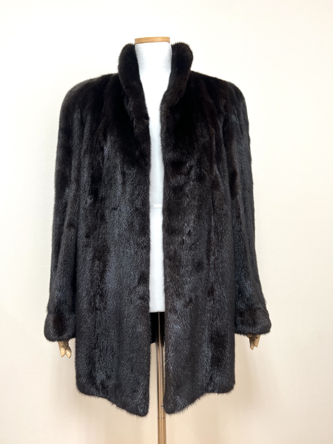 미사용전시품 블랙그라마 다크브라운 풀스킨 하프 밍크코트 라지사이즈 중간길이 - 이미지 8