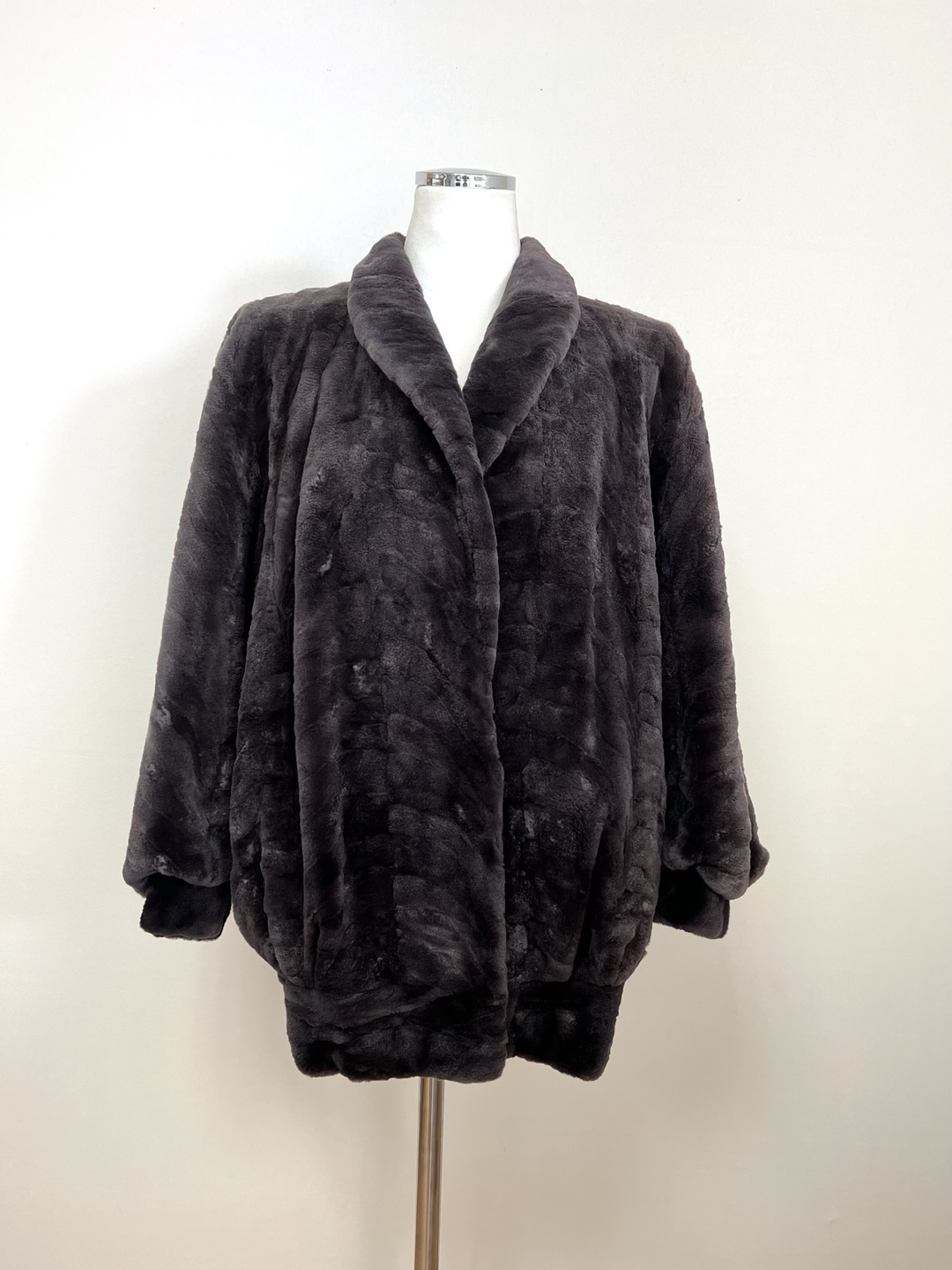 BIEN FORET 차콜 오버핏점퍼형 디자인밍크코트