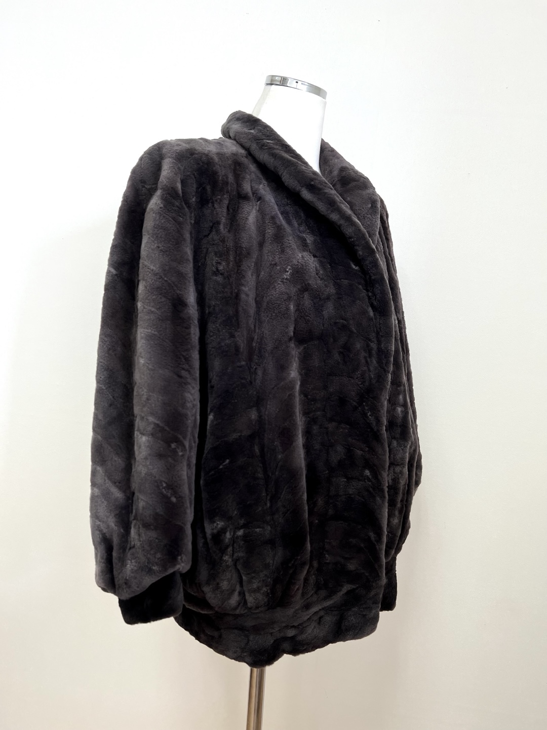 BIEN FORET 차콜 오버핏점퍼형 디자인밍크코트 - 이미지 3