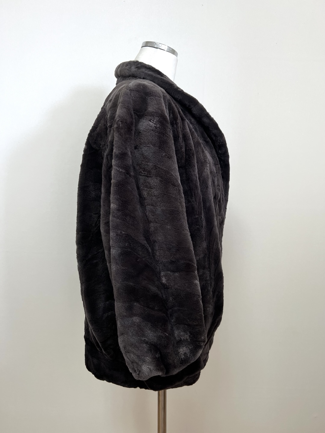 BIEN FORET 차콜 오버핏점퍼형 디자인밍크코트 - 이미지 4