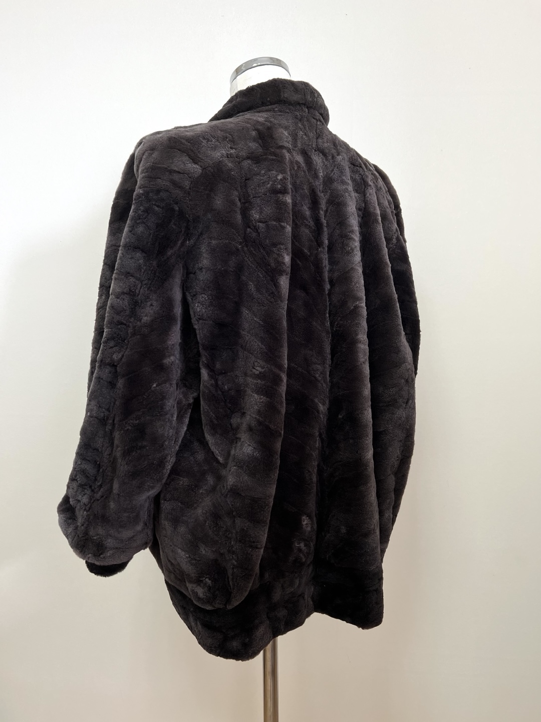 BIEN FORET 차콜 오버핏점퍼형 디자인밍크코트 - 이미지 5