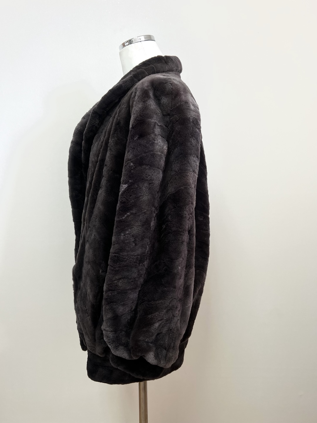 BIEN FORET 차콜 오버핏점퍼형 디자인밍크코트 - 이미지 6