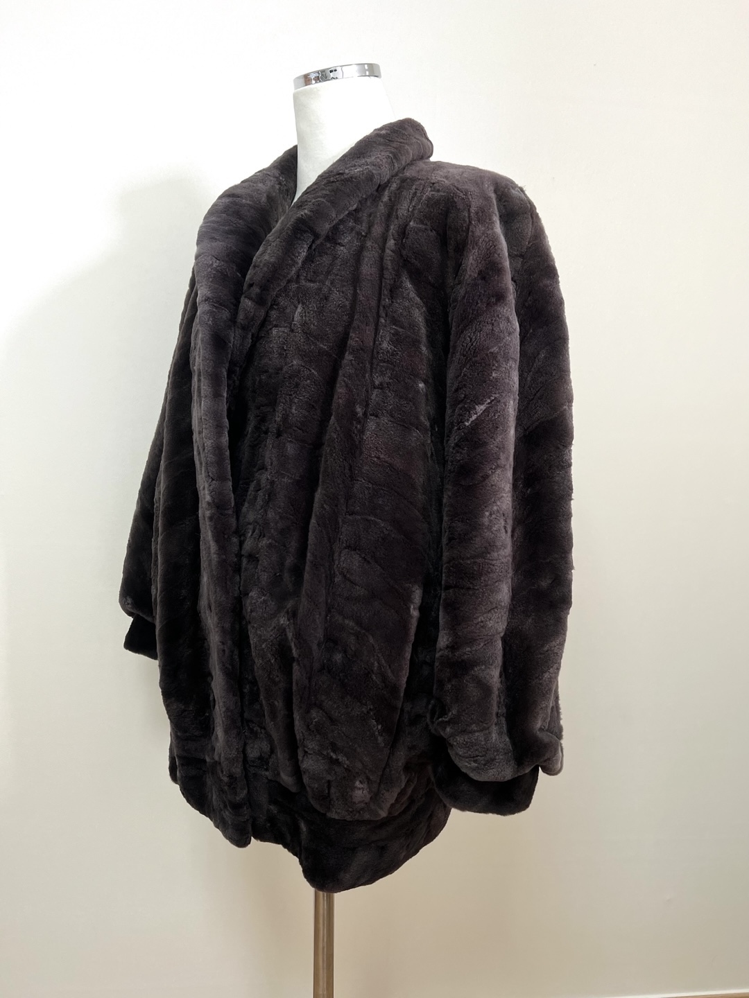 BIEN FORET 차콜 오버핏점퍼형 디자인밍크코트 - 이미지 7