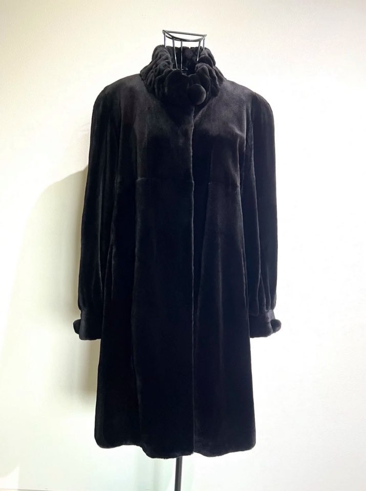 SAGA 사가슈퍼컬리티 셔링하이넥카라 딥다크브라운 풀스킨 쉬어드 롱밍크코트 프리사이즈