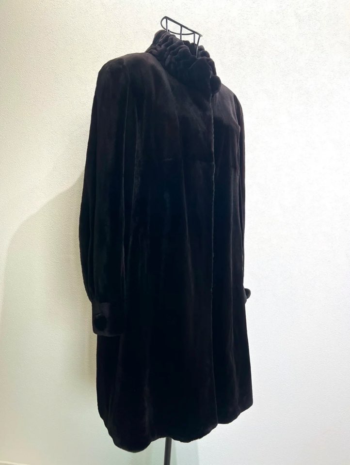 SAGA 사가슈퍼컬리티 셔링하이넥카라 딥다크브라운 풀스킨 쉬어드 롱밍크코트 프리사이즈 - 이미지 3