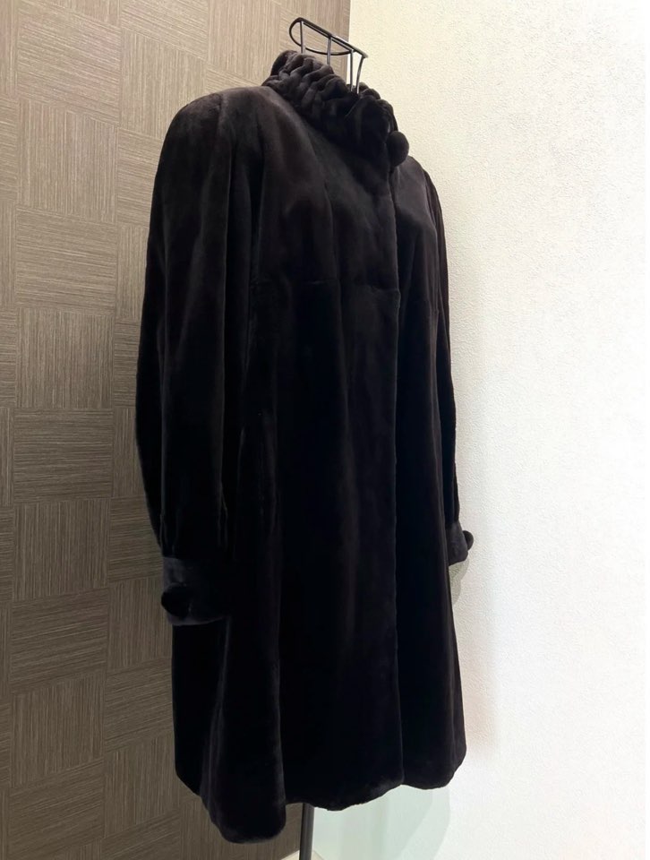 SAGA 사가슈퍼컬리티 셔링하이넥카라 딥다크브라운 풀스킨 쉬어드 롱밍크코트 프리사이즈 - 이미지 7