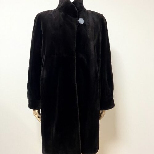 SAGA 사가슈퍼컬리티 THE WORDROBE 초코브라운 하이넥 풀스킨 쉬어드롱밍크코트 무릎길이