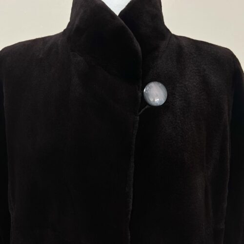 Alternative view of SAGA 사가슈퍼컬리티 THE WORDROBE 초코브라운 하이넥 풀스킨 쉬어드롱밍크코트 무릎길이