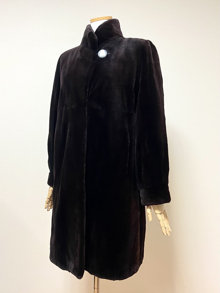 SAGA 사가슈퍼컬리티 THE WORDROBE 초코브라운 하이넥 풀스킨 쉬어드롱밍크코트 무릎길이 - 이미지 6